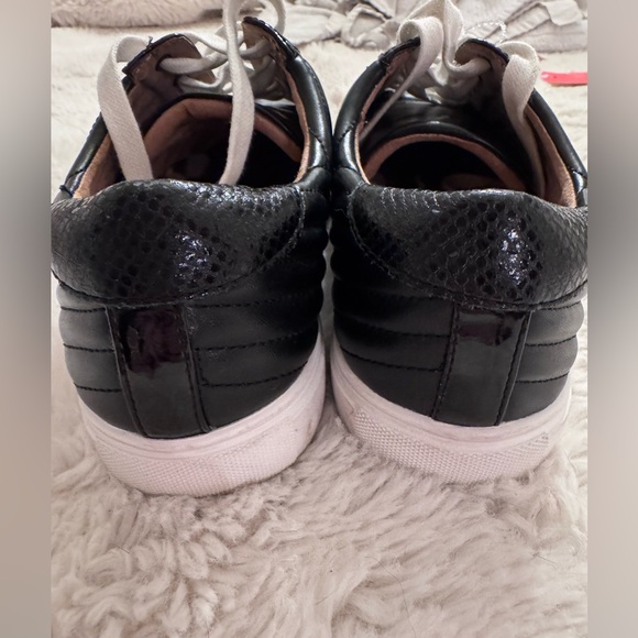 Donald Pliner Shoes! New worn one time! Black and white shows women. W size 6.5 - Picture 3 of 5